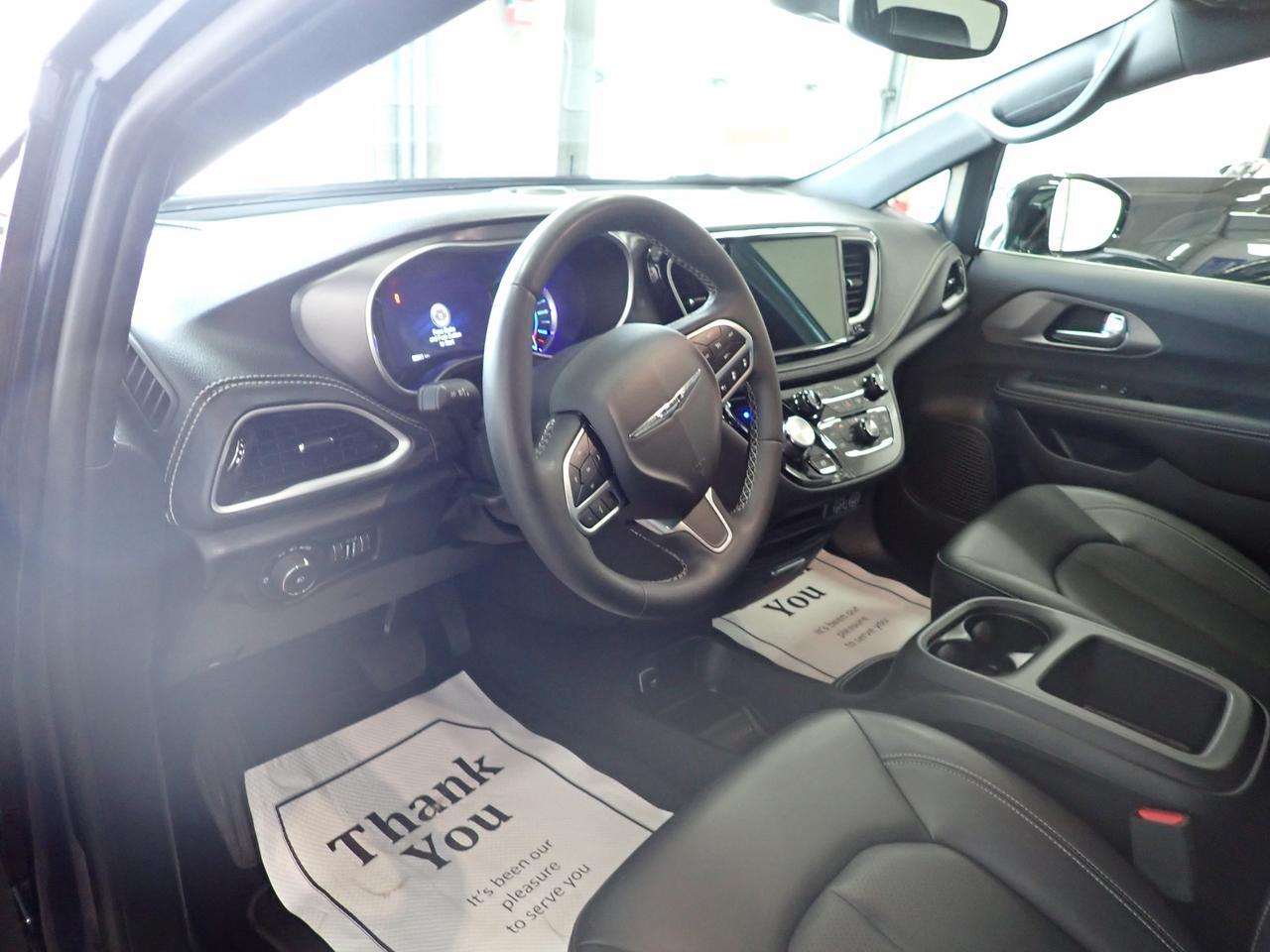 2025 Chrysler Pacifica Hybrid Select 2WD *HYBRID* LEATHER Listowel ON