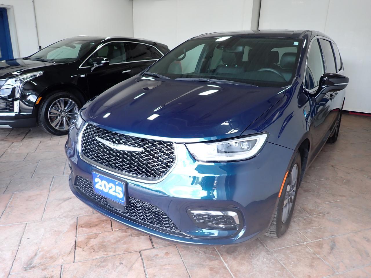 2025 Chrysler Pacifica Hybrid Select 2WD *HYBRID* LEATHER Listowel ON