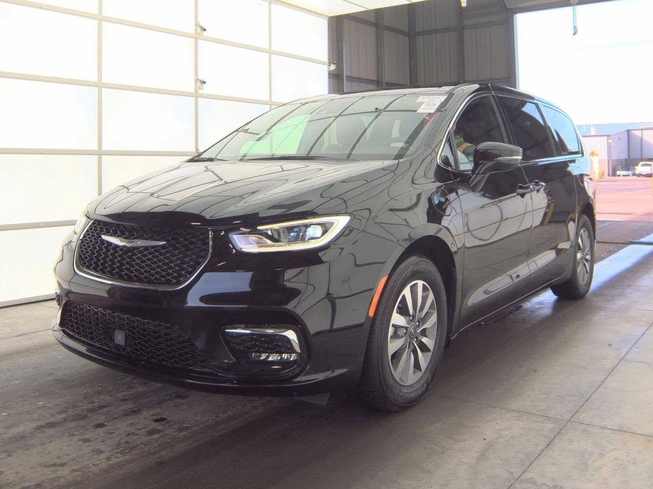 2025 Chrysler Pacifica Hybrid Select Stafford VA