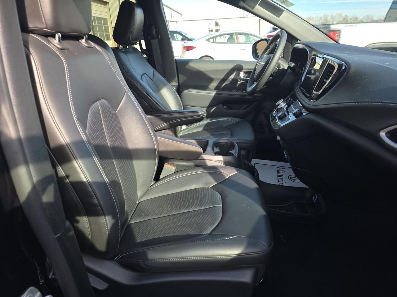 2025 Chrysler Pacifica Hybrid Select Stafford VA