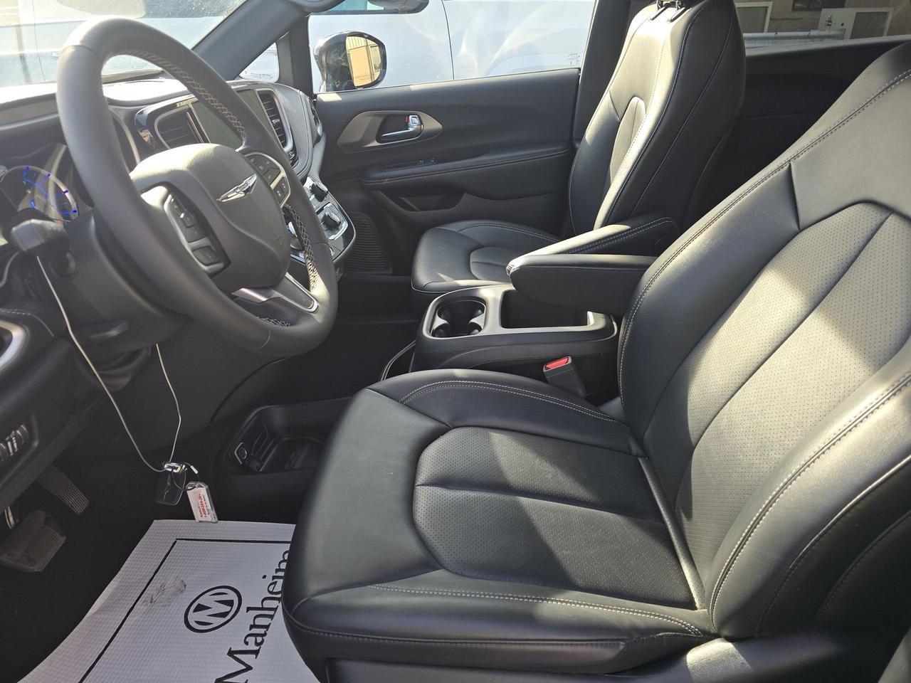 2025 Chrysler Pacifica Hybrid Select Stafford VA