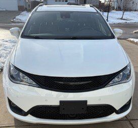2025 Chrysler Pacifica Limited FWD Minivan | V6 | Low KMs | Bright White | Black Nappa Leather | NAV | Power Liftgate Redwater AB