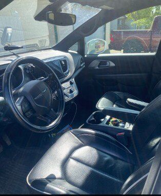 2025 Chrysler Pacifica Limited FWD Minivan | V6 | Low KMs | Bright White | Black Nappa Leather | NAV | Power Liftgate Redwater AB