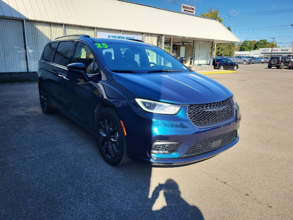 2025 Chrysler Pacifica Limited Owego NY