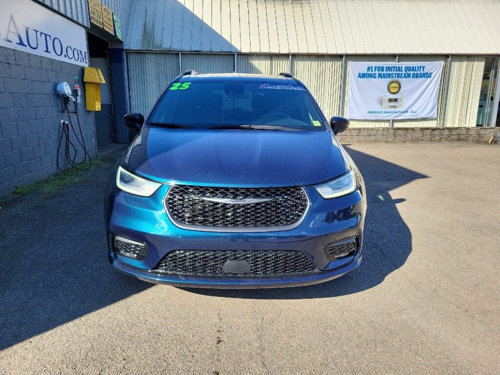 2025 Chrysler Pacifica Limited Owego NY