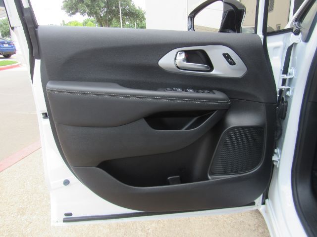2025 Chrysler Pacifica Limited Plano TX