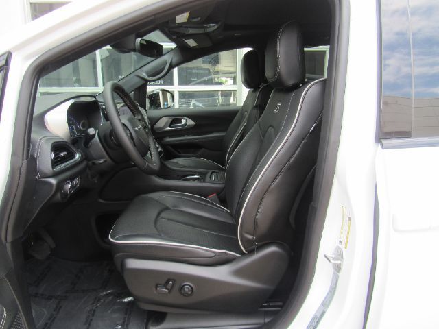 2025 Chrysler Pacifica Limited Plano TX