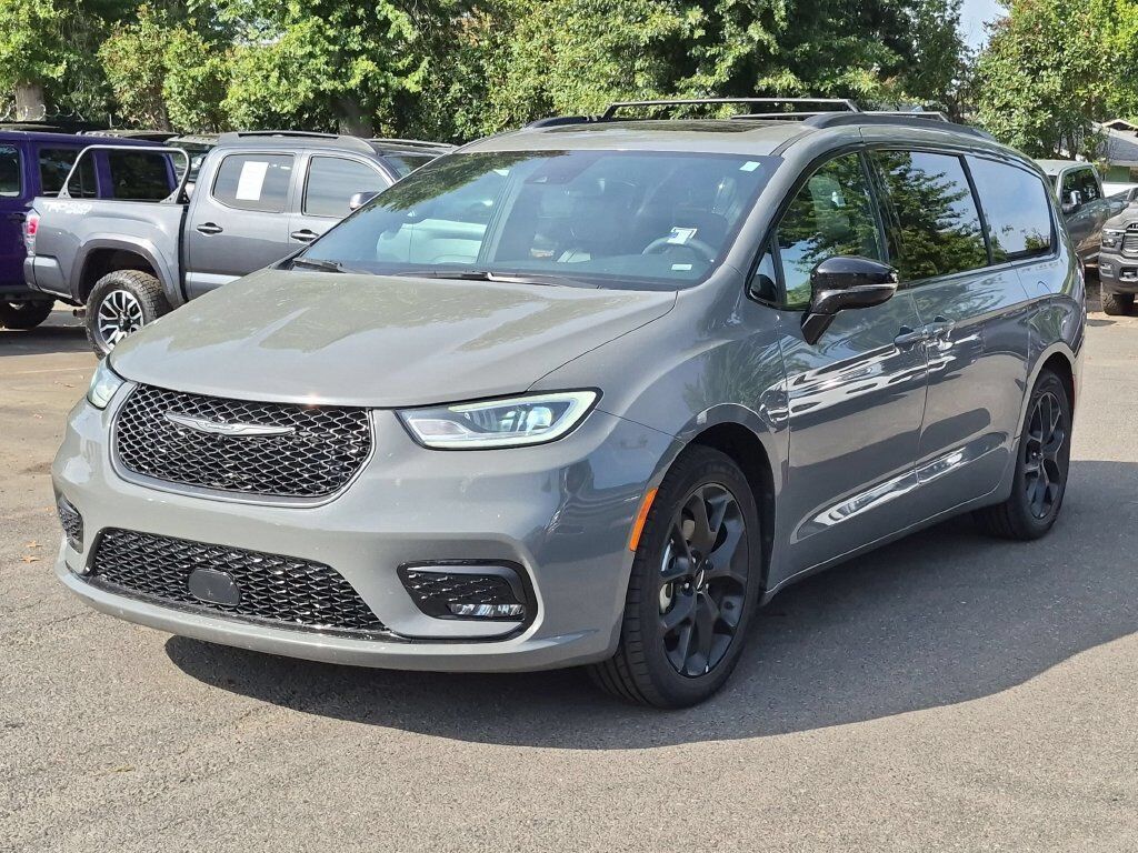 2025 Chrysler Pacifica Limited Gresham OR
