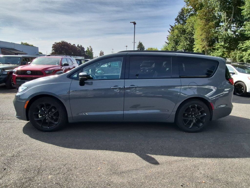2025 Chrysler Pacifica Limited Gresham OR