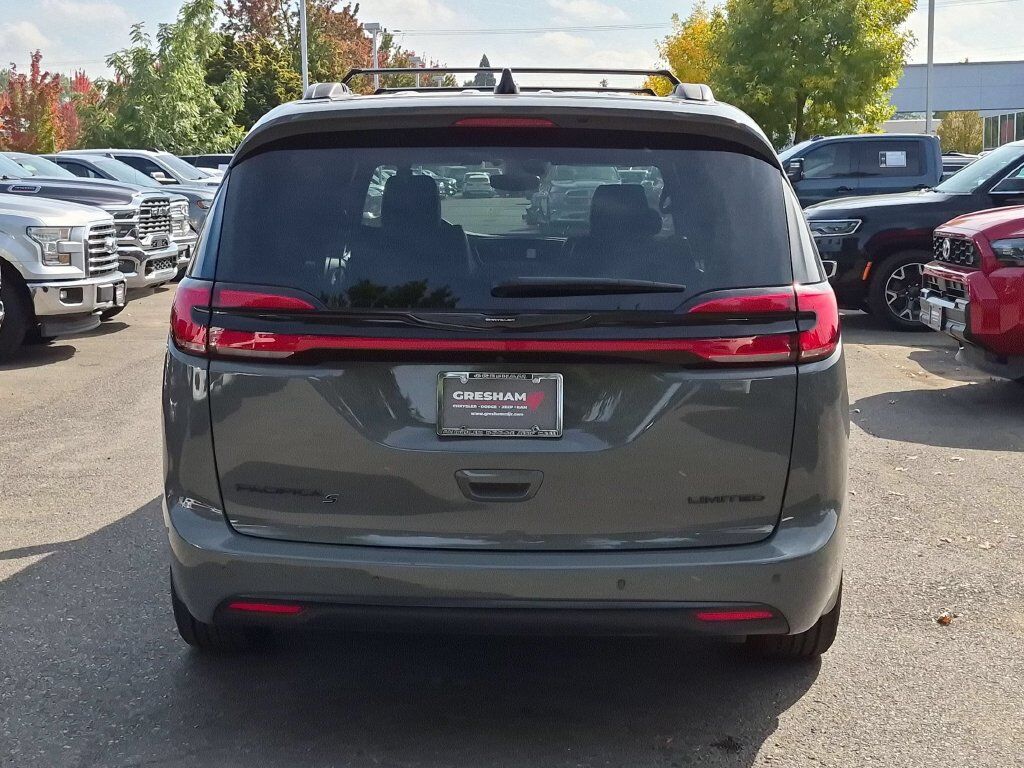 2025 Chrysler Pacifica Limited Gresham OR