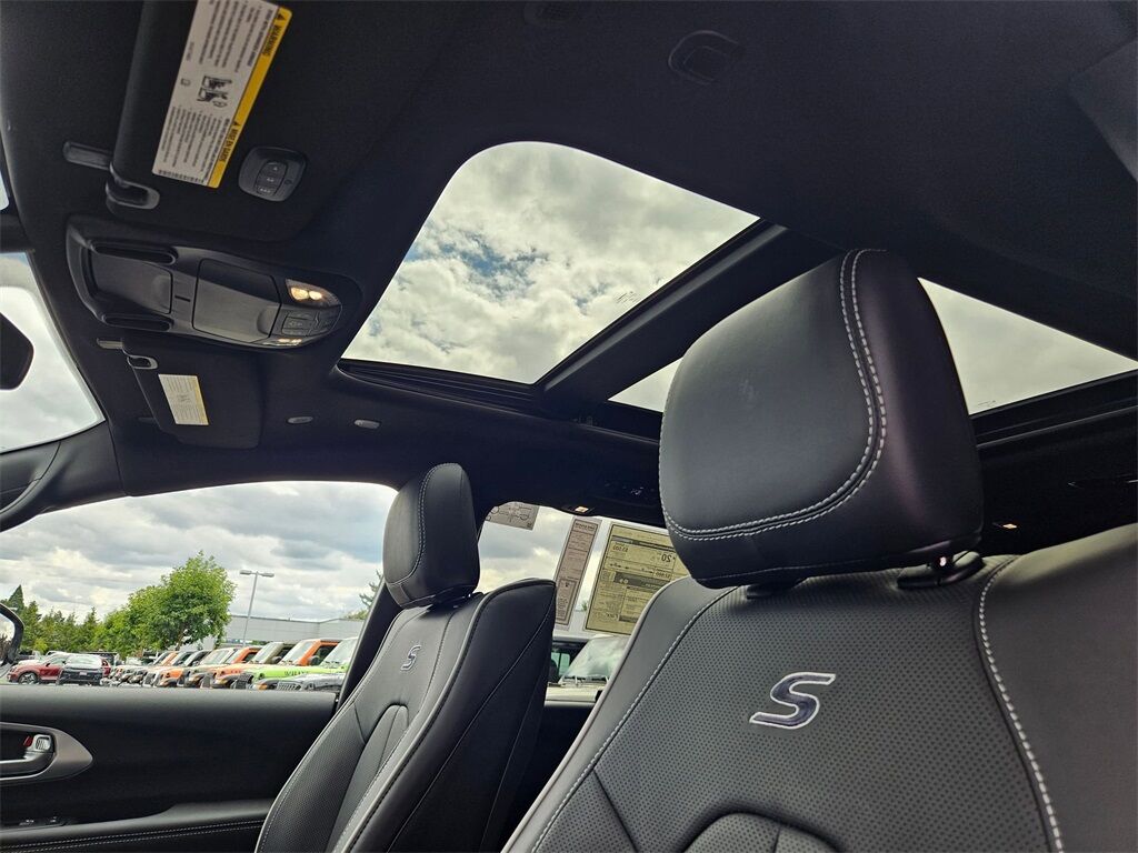 2025 Chrysler Pacifica Limited Gresham OR