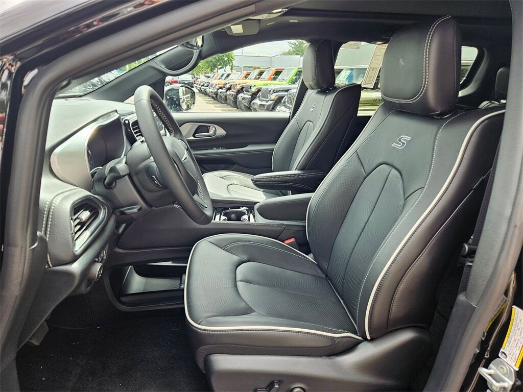 2025 Chrysler Pacifica Limited Gresham OR
