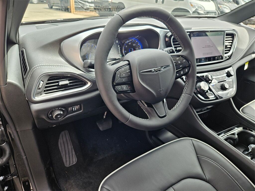 2025 Chrysler Pacifica Limited Gresham OR