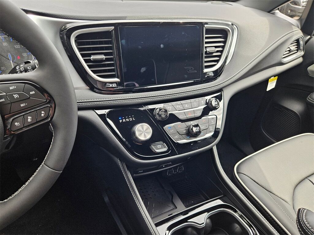 2025 Chrysler Pacifica Limited Gresham OR