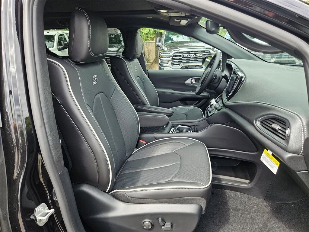 2025 Chrysler Pacifica Limited Gresham OR