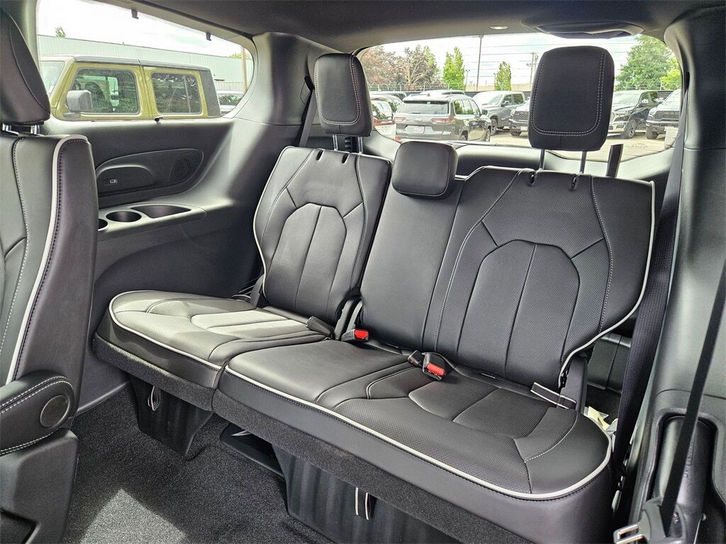 2025 Chrysler Pacifica Limited Gresham OR
