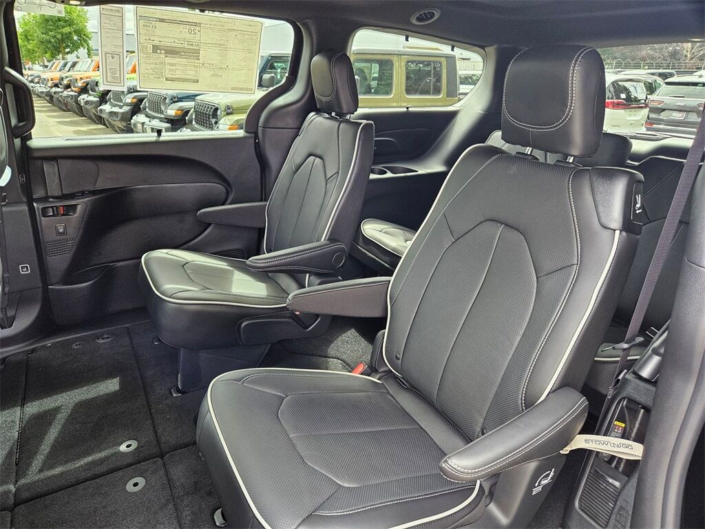 2025 Chrysler Pacifica Limited Gresham OR
