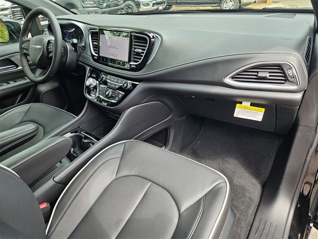 2025 Chrysler Pacifica Limited Gresham OR