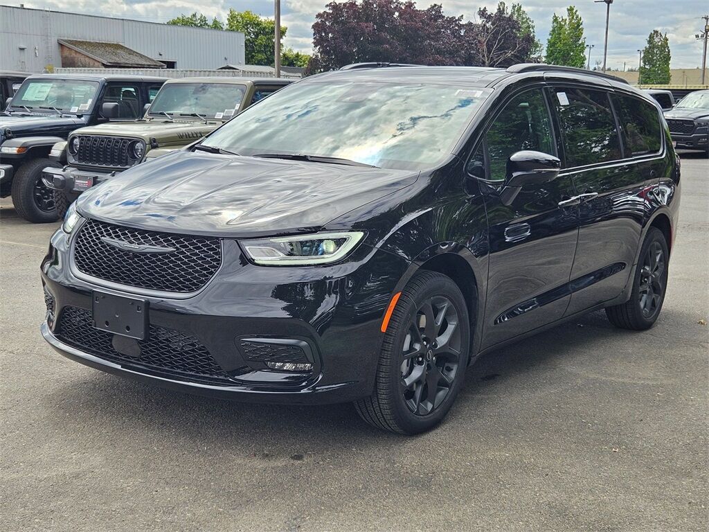 2025 Chrysler Pacifica Limited Gresham OR