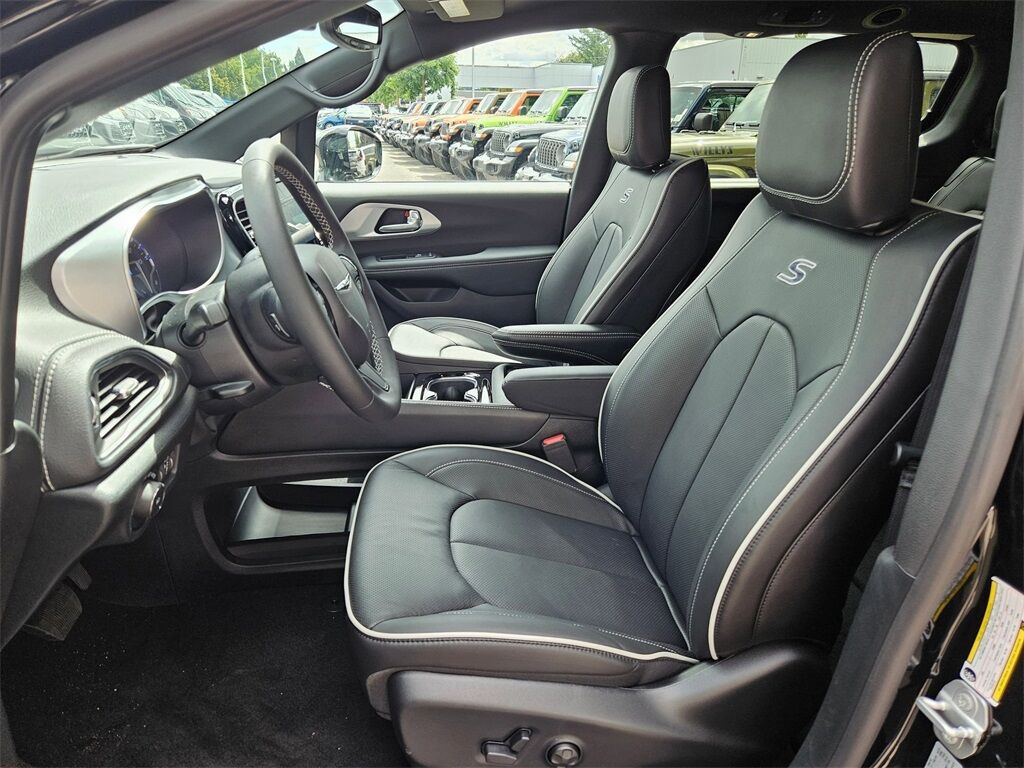 2025 Chrysler Pacifica Limited Gresham OR