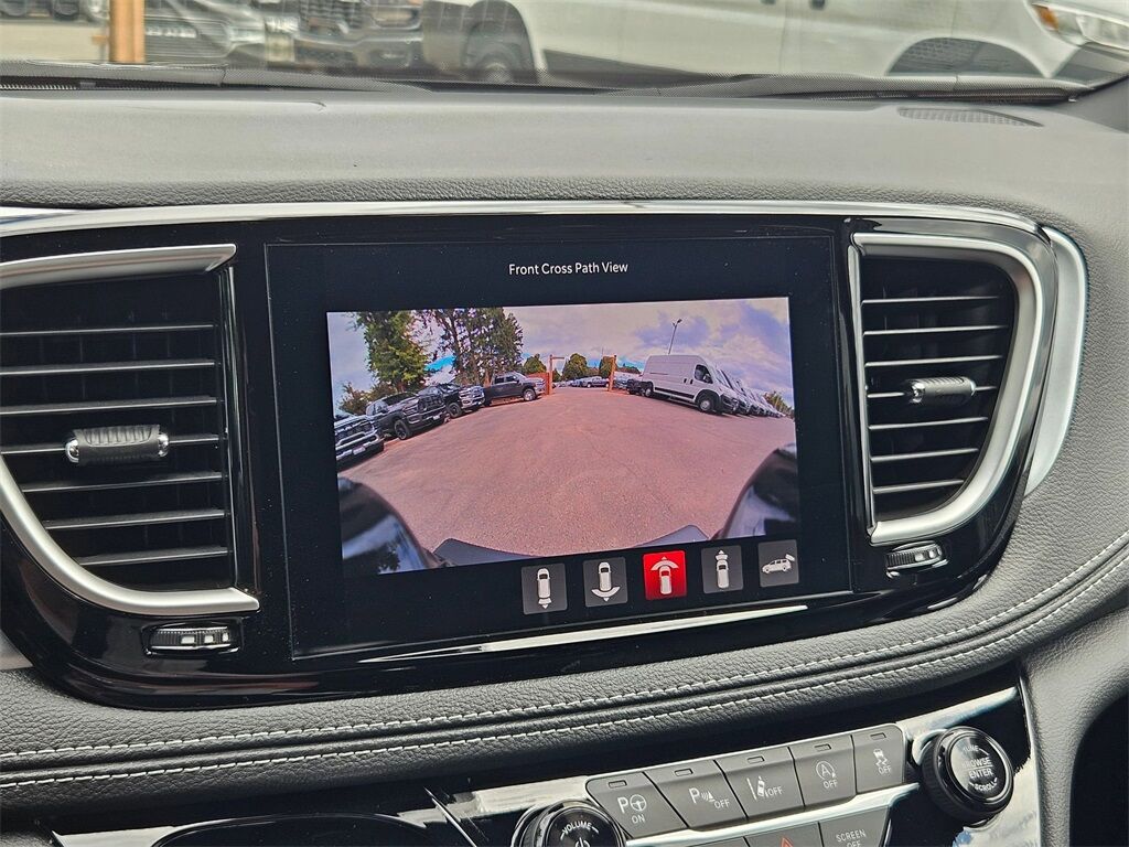 2025 Chrysler Pacifica Limited Gresham OR
