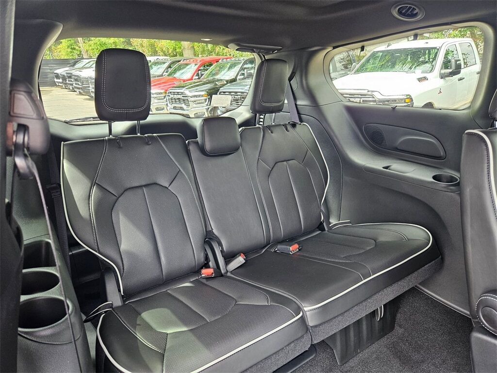 2025 Chrysler Pacifica Limited Gresham OR