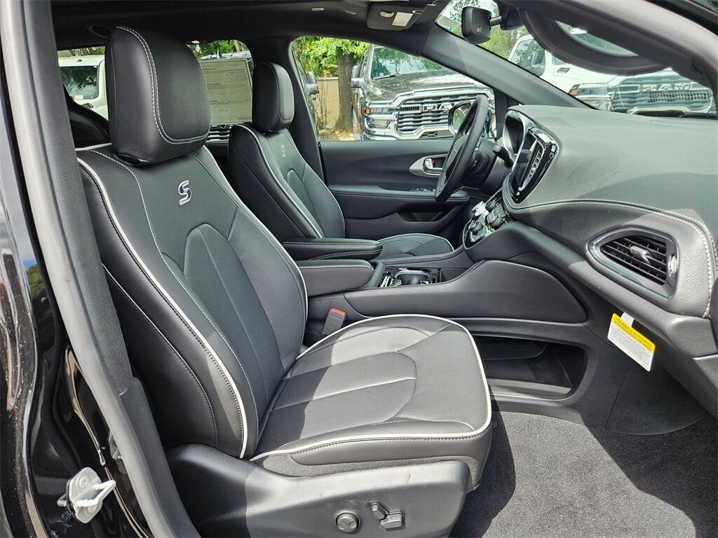 2025 Chrysler Pacifica Limited Gresham OR