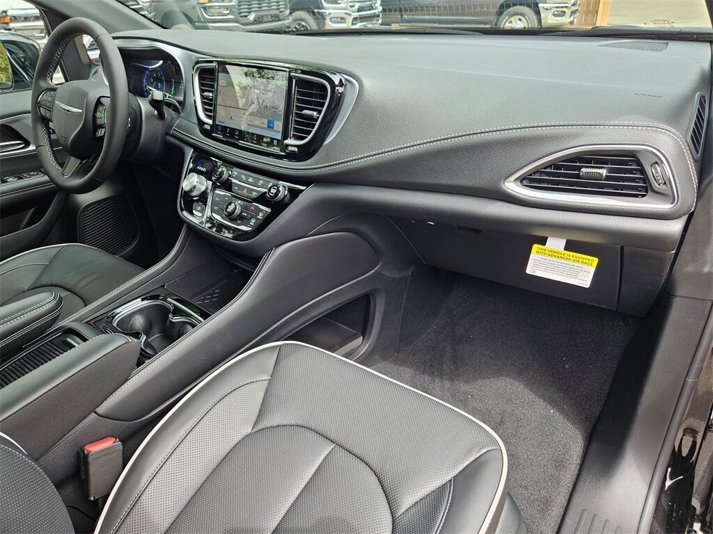 2025 Chrysler Pacifica Limited Gresham OR