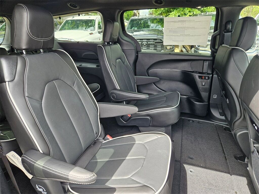 2025 Chrysler Pacifica Limited Gresham OR