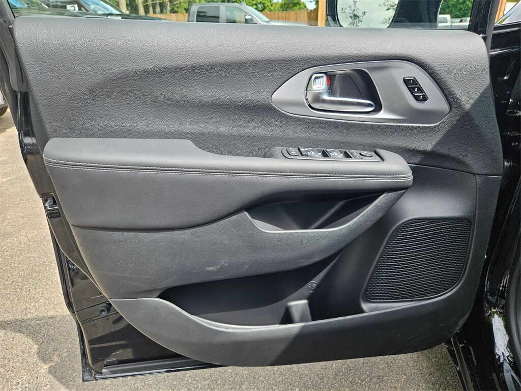 2025 Chrysler Pacifica Limited Gresham OR