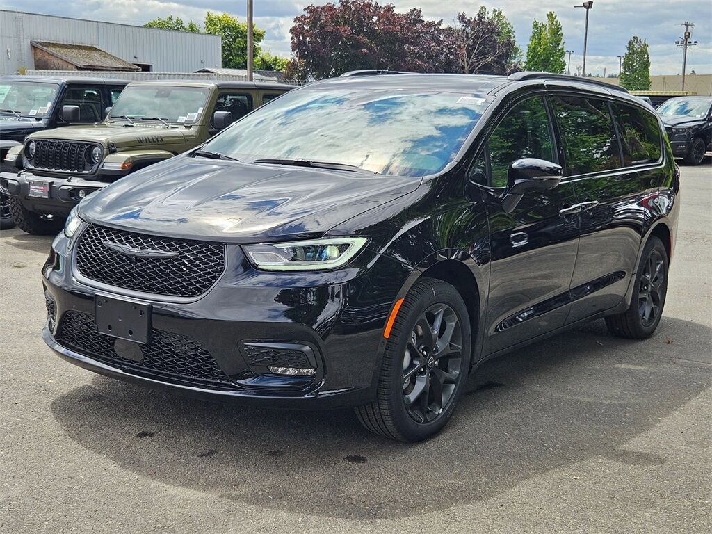 2025 Chrysler Pacifica Limited Gresham OR