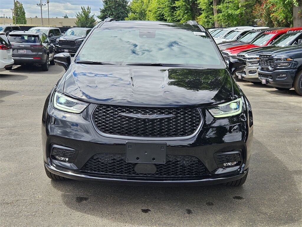 2025 Chrysler Pacifica Limited Gresham OR