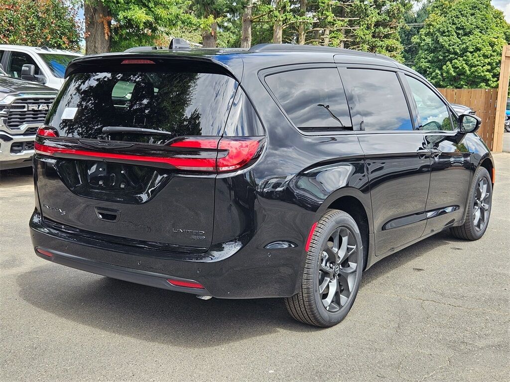 2025 Chrysler Pacifica Limited Gresham OR
