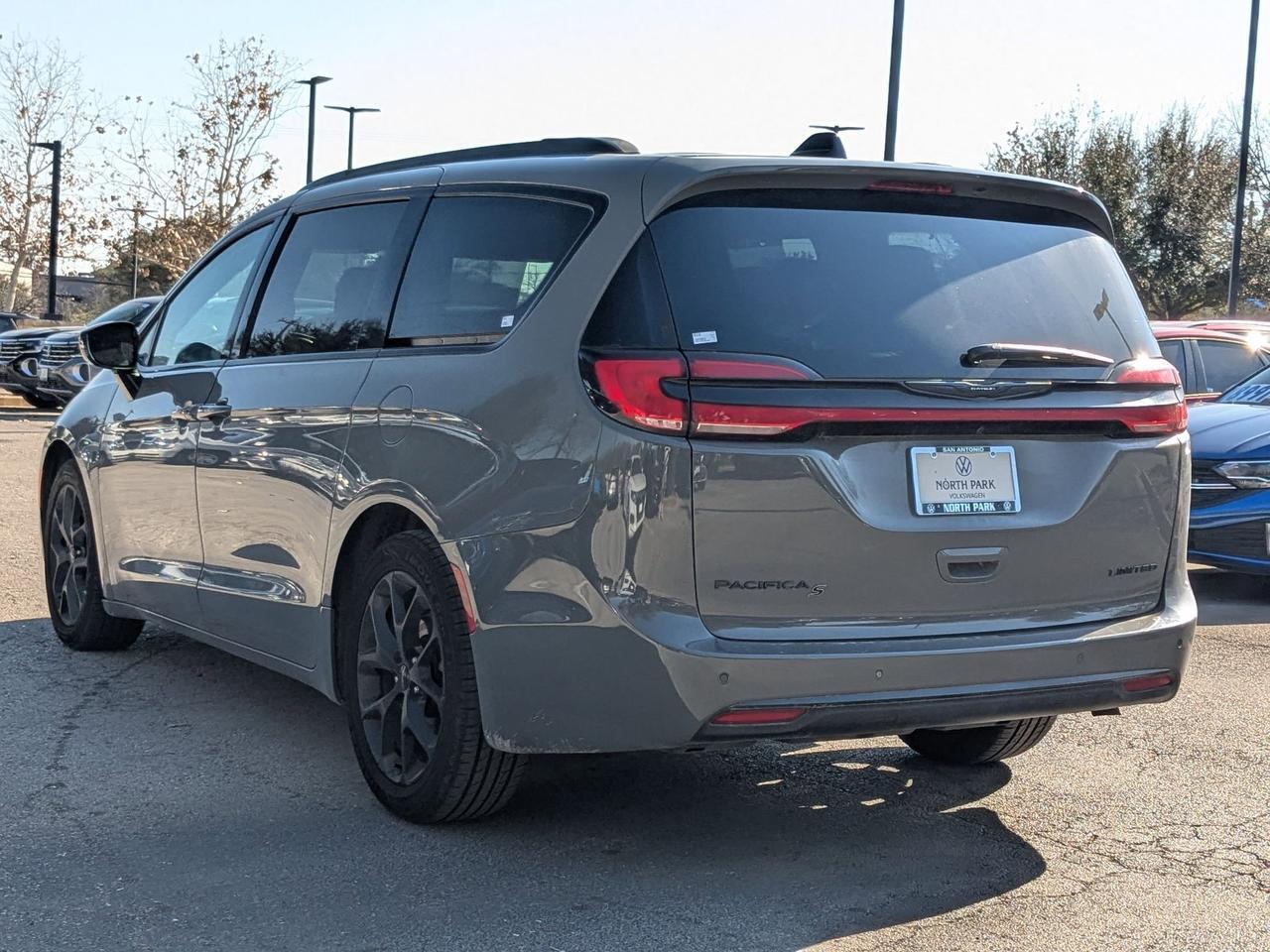 2025 Chrysler Pacifica Limited San Antonio TX