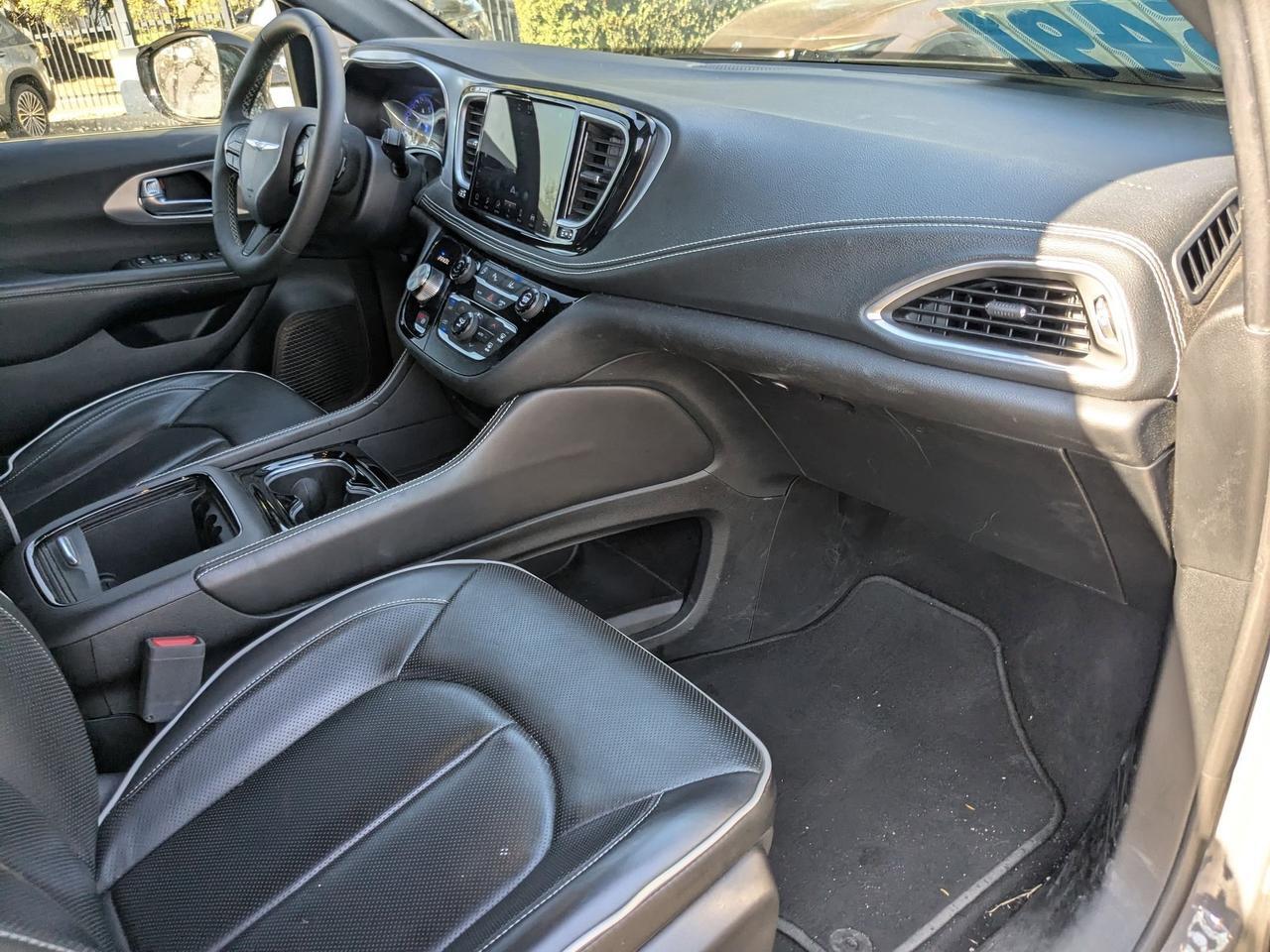 2025 Chrysler Pacifica Limited San Antonio TX