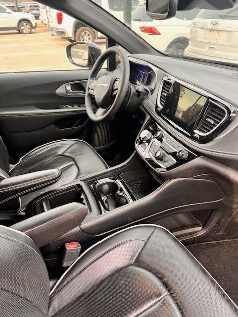 2025 Chrysler Pacifica Limited San Antonio TX