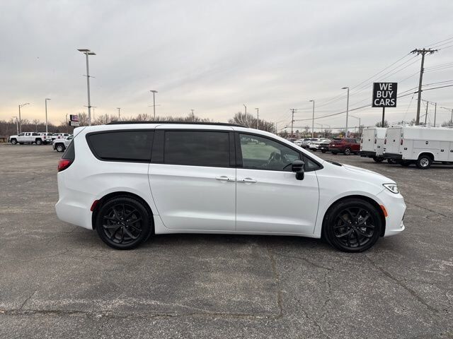 2025 Chrysler Pacifica Limited Carbondale IL