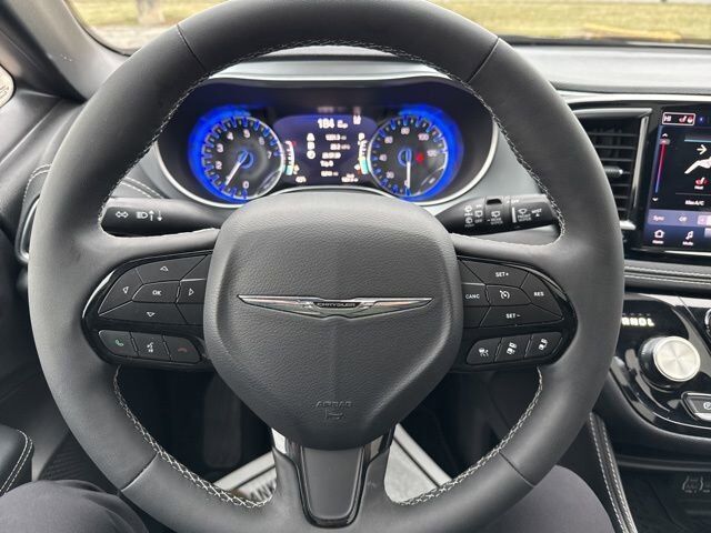 2025 Chrysler Pacifica Limited Carbondale IL