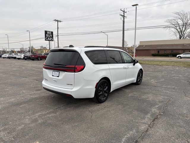2025 Chrysler Pacifica Limited Carbondale IL