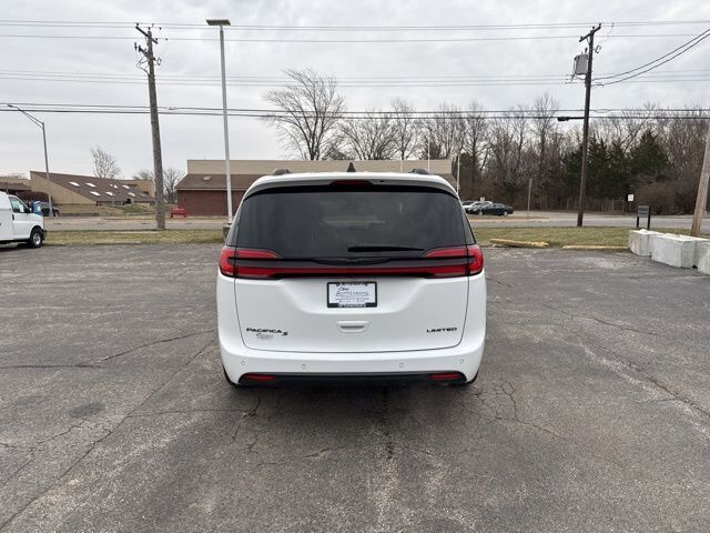 2025 Chrysler Pacifica Limited Carbondale IL
