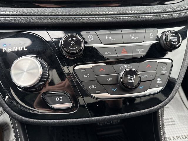 2025 Chrysler Pacifica Limited Carbondale IL