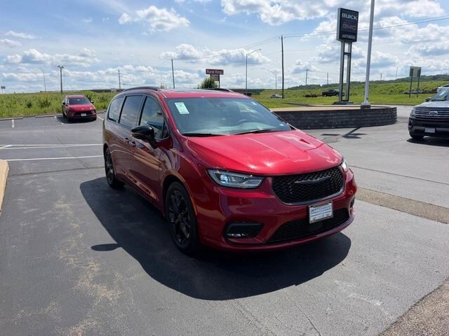 2025 Chrysler Pacifica Limited Farmington MO