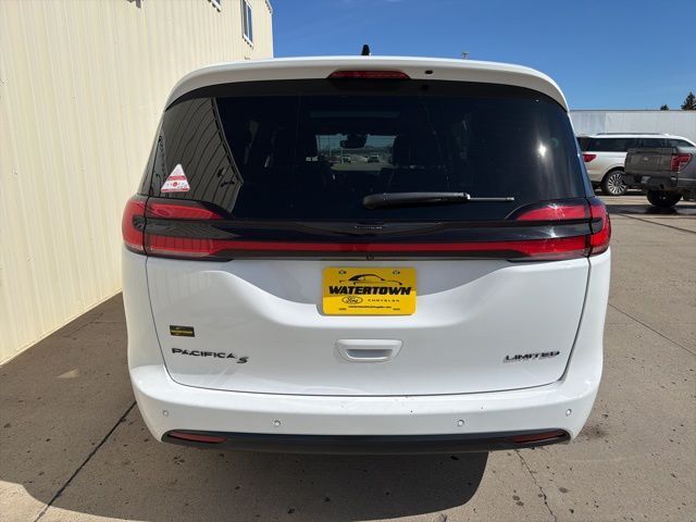2025 Chrysler Pacifica Limited Watertown SD