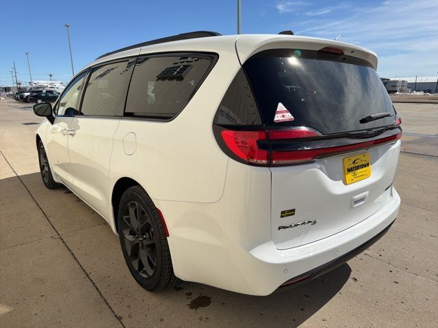 2025 Chrysler Pacifica Limited Watertown SD