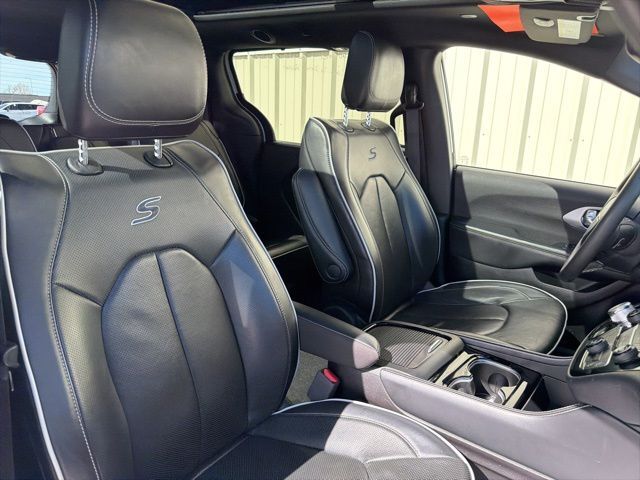 2025 Chrysler Pacifica Limited Watertown SD