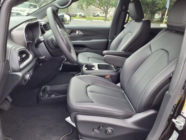 2025 Chrysler Pacifica Select  TX