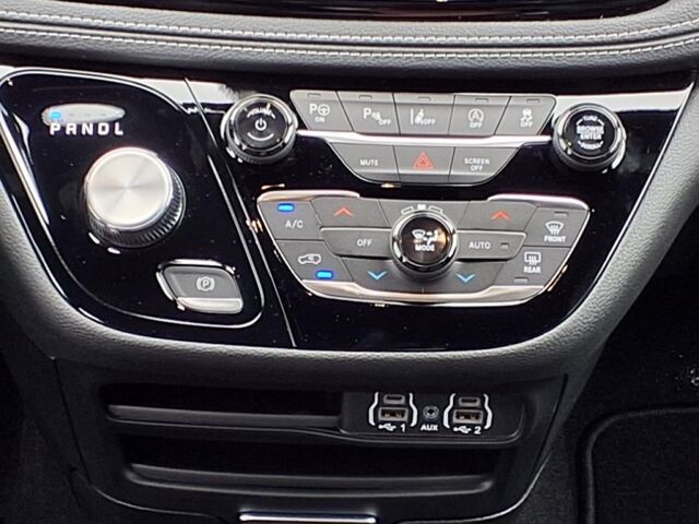 2025 Chrysler Pacifica Select  TX