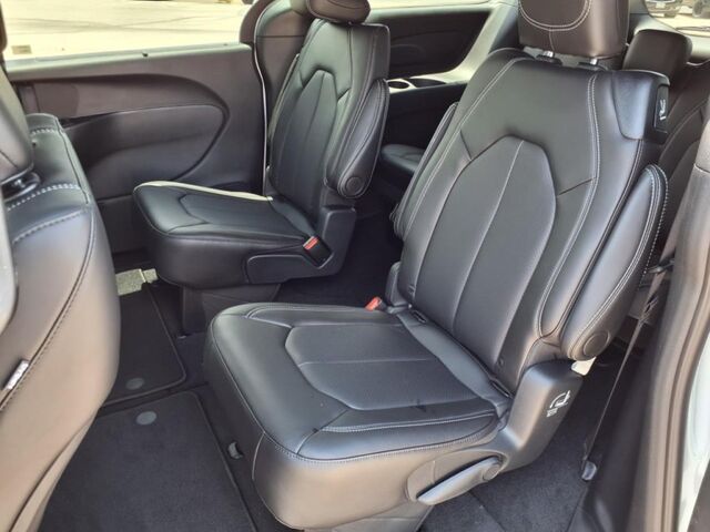 2025 Chrysler Pacifica Select  TX
