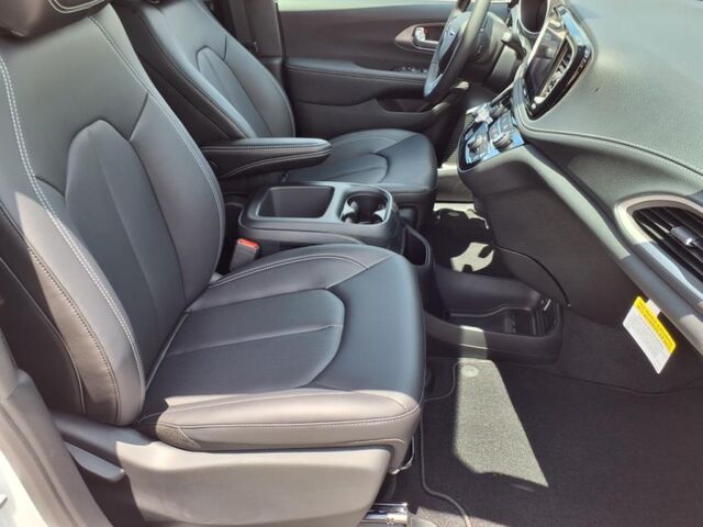 2025 Chrysler Pacifica Select  TX