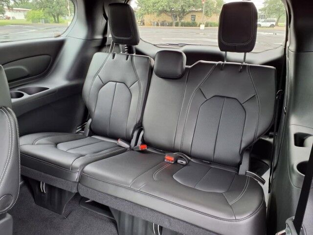2025 Chrysler Pacifica Select  TX
